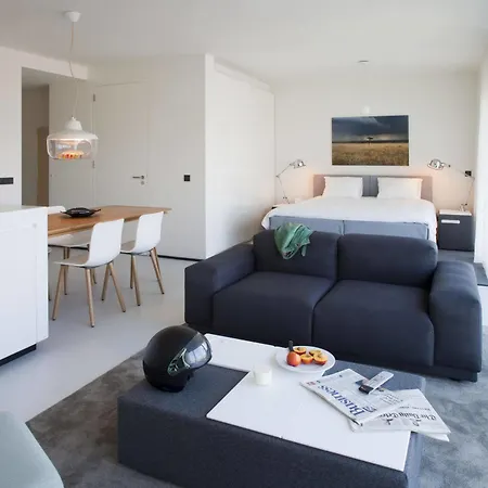 Urban Residences Aparthotel 4*
